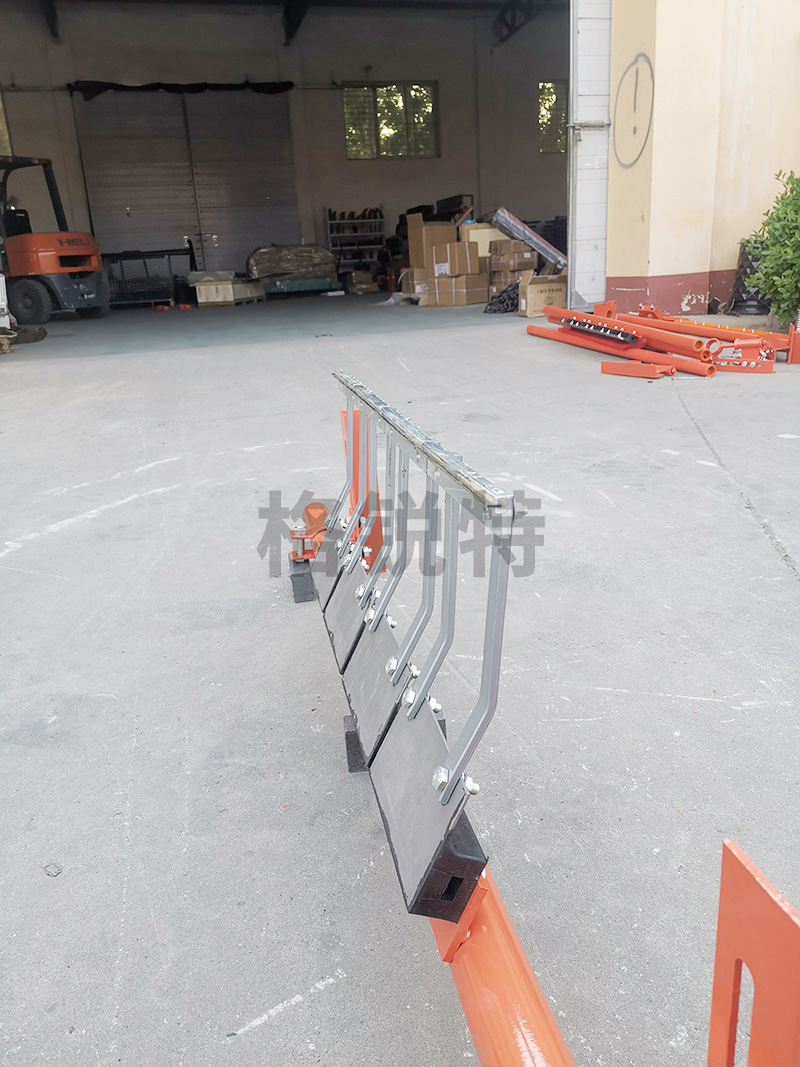 第 一道合金清扫器(YQ-DTEH) 第 一道合金清扫器(YQ-DTEH)